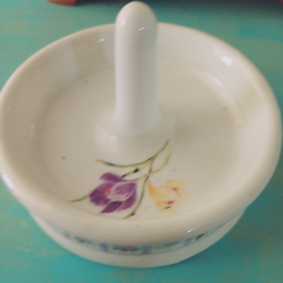 Vintage Ring Holder - Picture 2 of 2